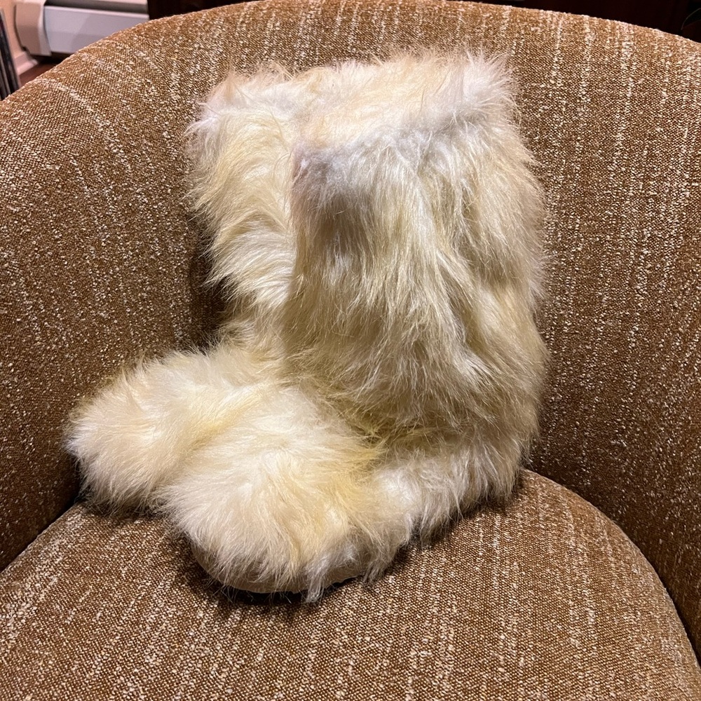 New Donald J Pliner Sport-I-que Yeti Fur “Moon” Boots 8 *Price Firm*